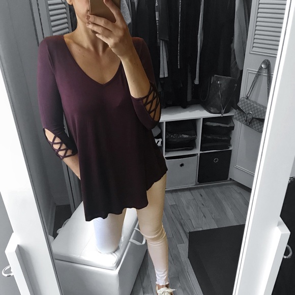 SALE⬇️ LAST 1▪️Plum 3/4 sleeve with strap top - Picture 2 of 3